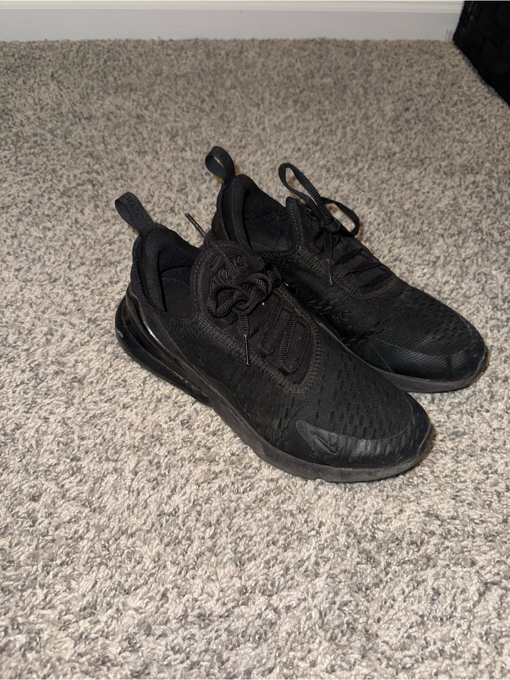 Nike womans All-Black Athletic Sneakers